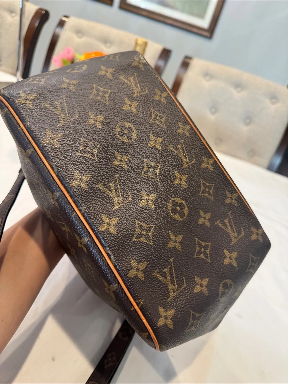 Authentic Louis Vuitton PM Batignolles bag in iconic monogram canvas